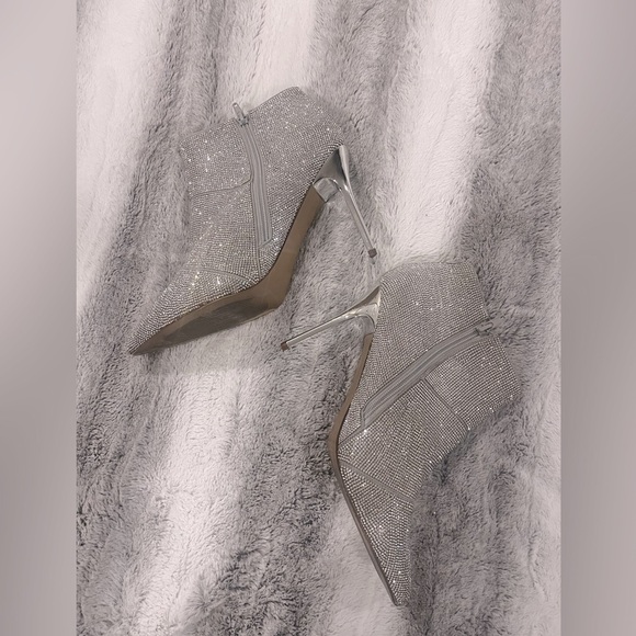 STEVE MADDEN
Catwalk Rhinestone Booties Swiftie Mobwife - Picture 3 of 10